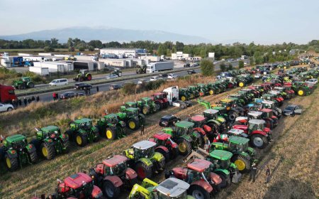 Протеста на земеделците продължава в Долни Богров