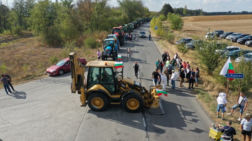 Област Добрич бе блокирана на четири места от протестиращи представители на аграрния сектор