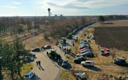 Хиляди трактори блокираха възлови пътища в страната